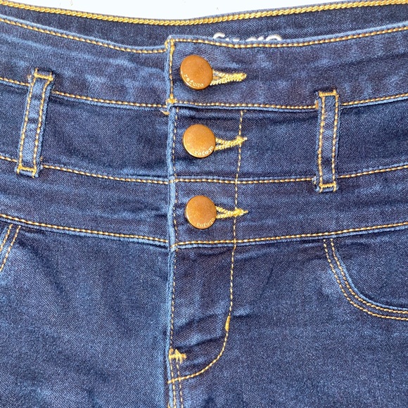 Refuge Jean shorts - Picture 3 of 5